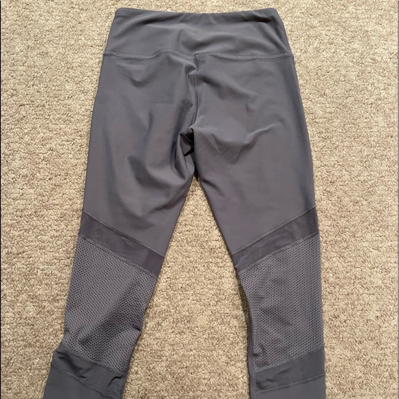 90 Degree by Reflex Gray Crop Leggings - Picture 2 of 5